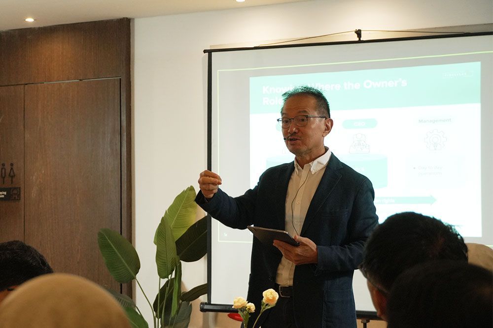pemaparan-materi-peran-owner-dalam-bisnis-keluarga-oleh-david-bingei.jpg